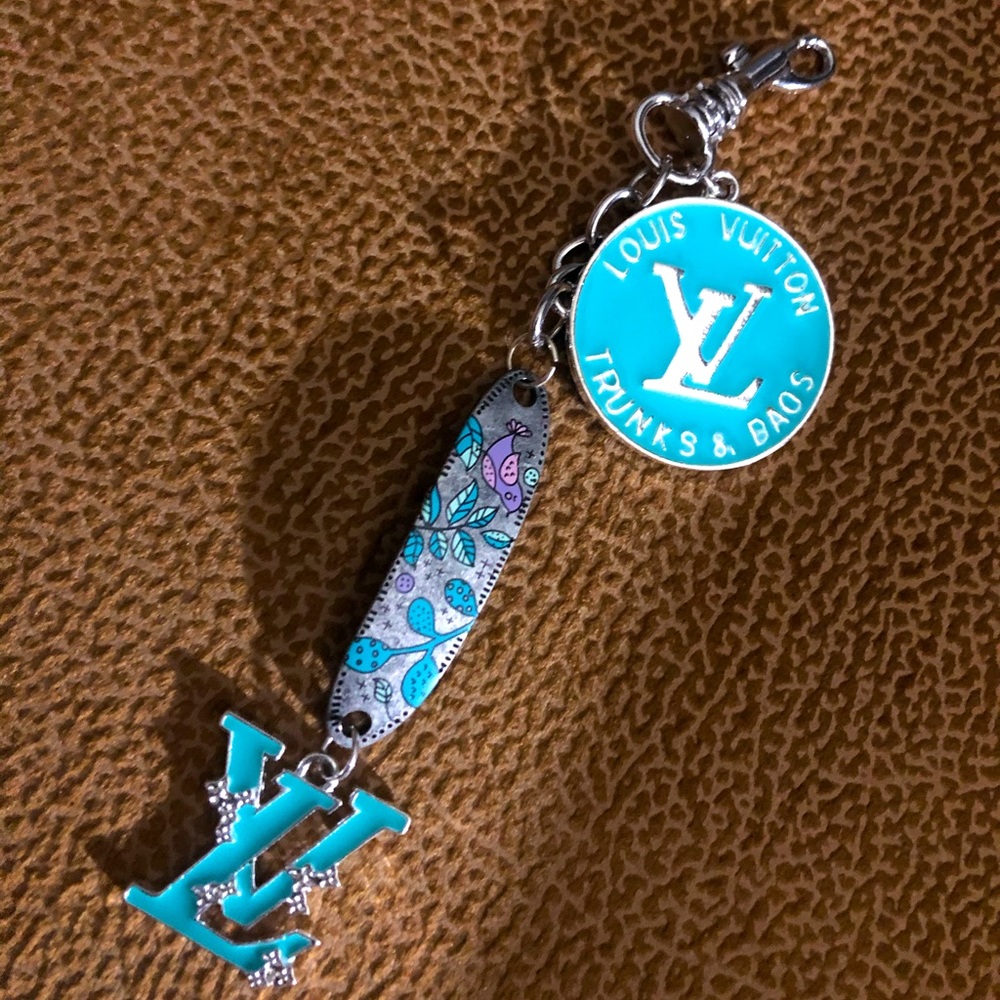 Sale 🎉l.v.keychain 📏 measuring tape metal charm